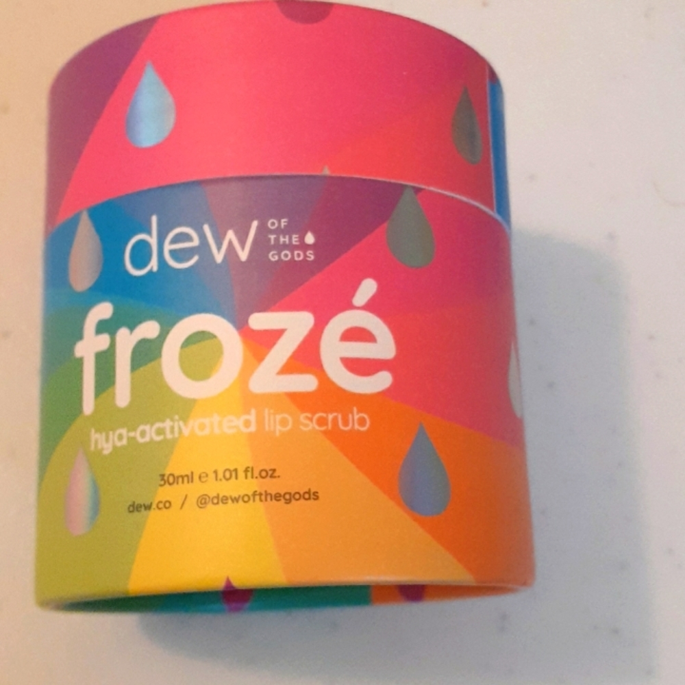 froze hya-activated lip scrub